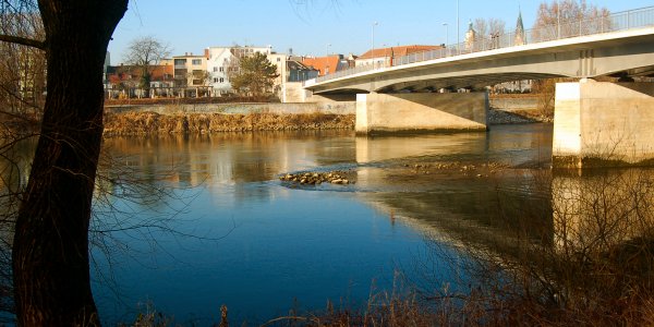 Donaubrücke im 19. Jh. und heute